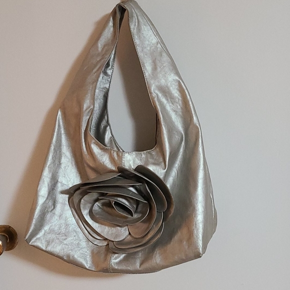 unknown Handbags - Silver shoulder Bag with Floral Accent